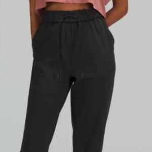 lululemon On The Fly Pant Woven Full Length Black size 2